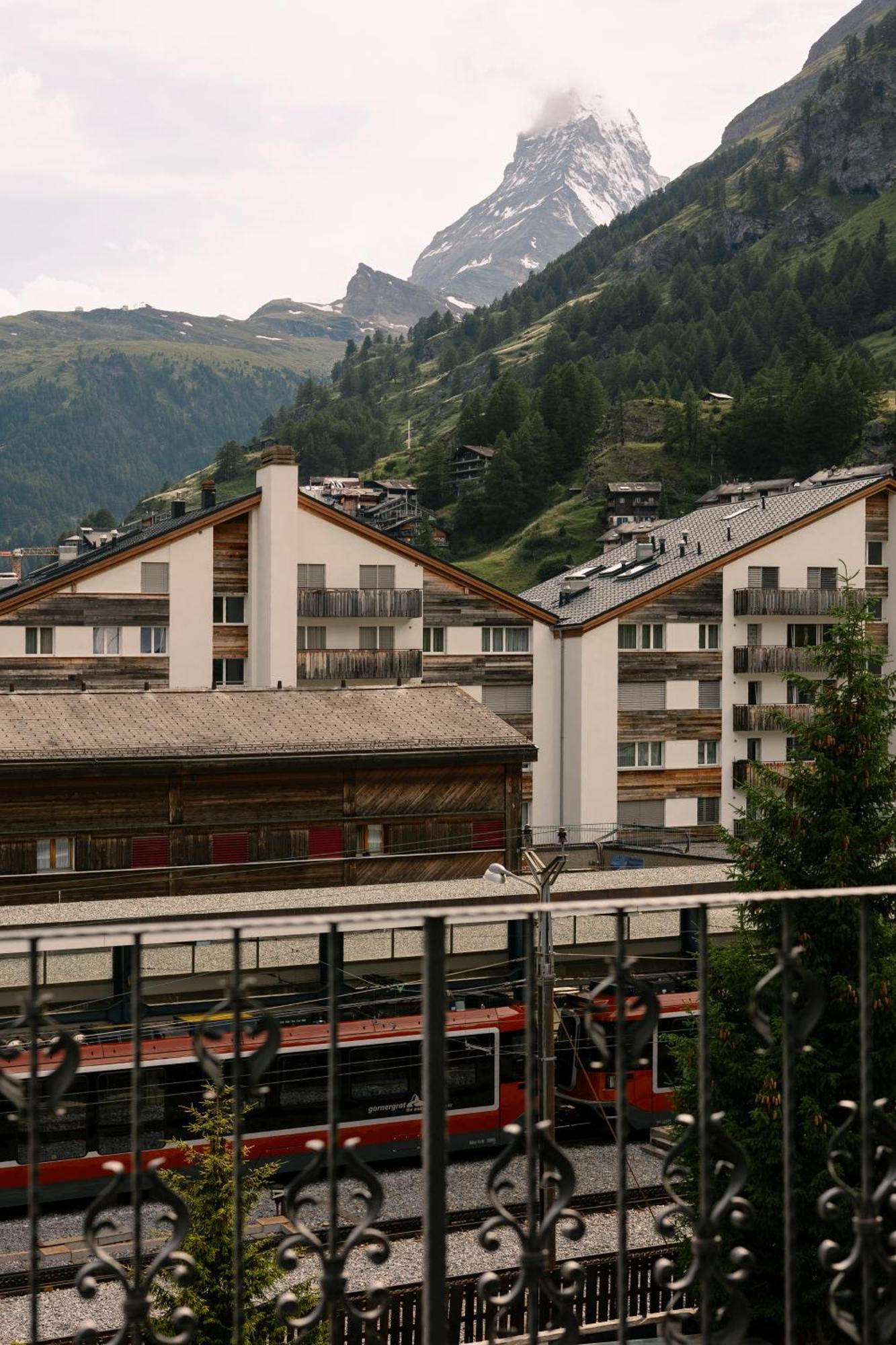 Schloss Zermatt - Cbd & Adaptogenic Spa And Sport Hotel Zewnętrze zdjęcie